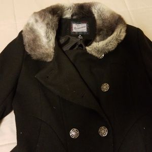 Very comfortable coat with buttons for girls